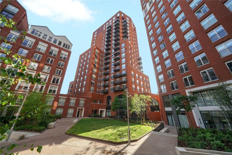 Flat Trenchold Street in Greater London