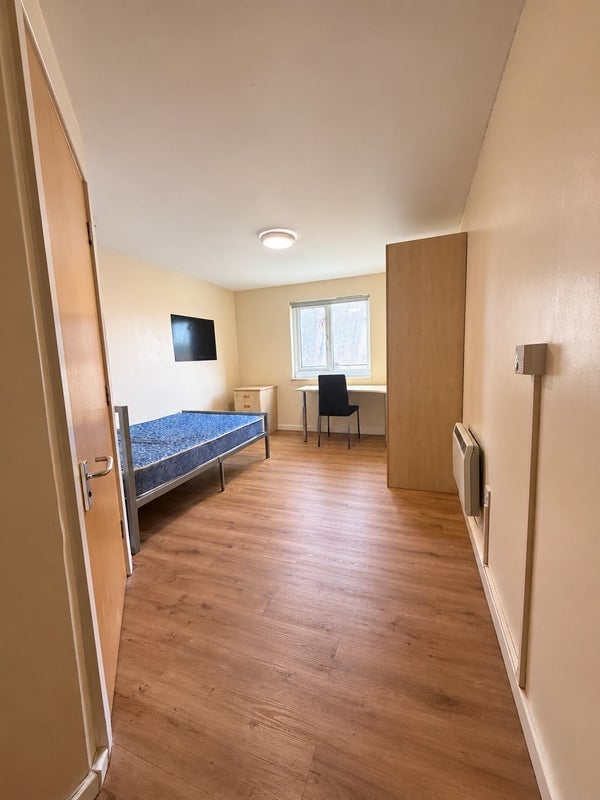 Room Moss Lane East in Manchester