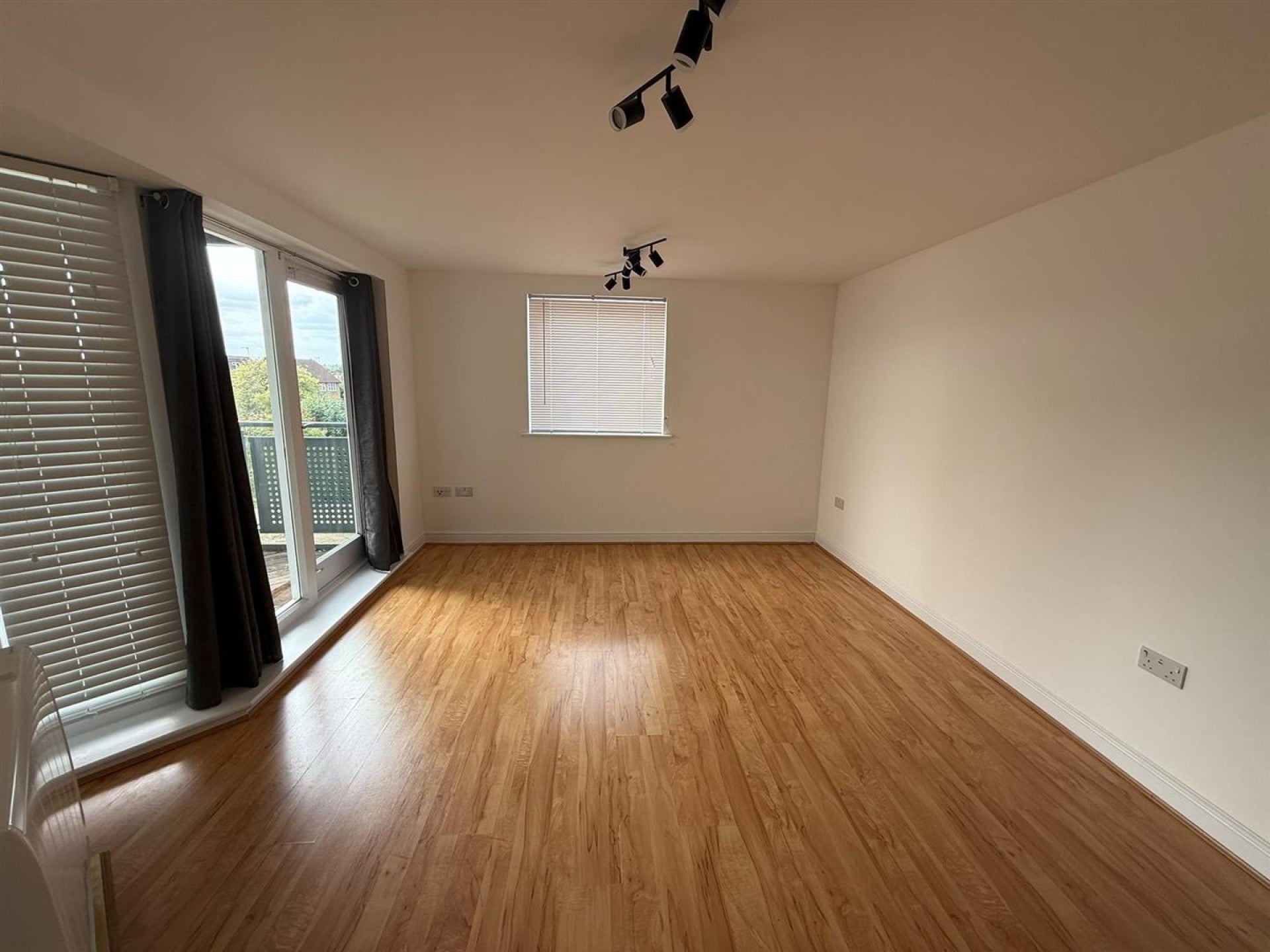 Flat Orton Grove in Greater London