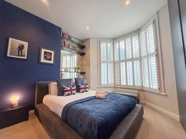 Flat Batoum Gardens in Greater London