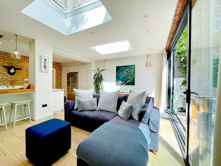 Flat Batoum Gardens in Greater London