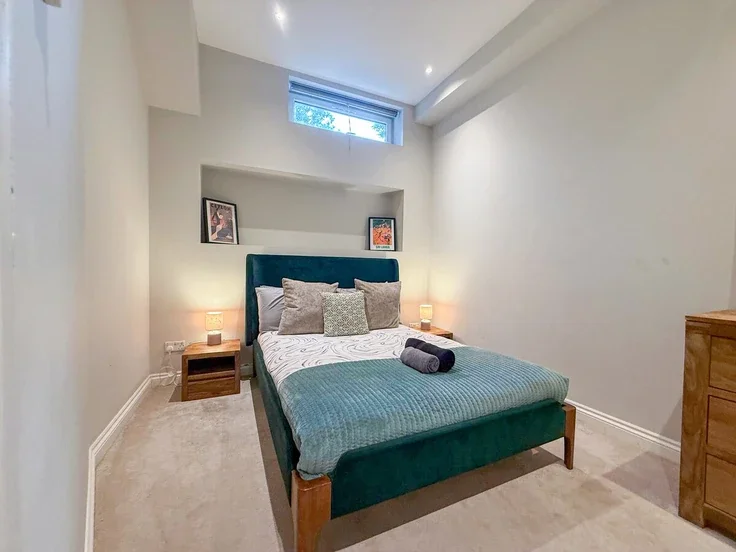Flat Batoum Gardens in Greater London