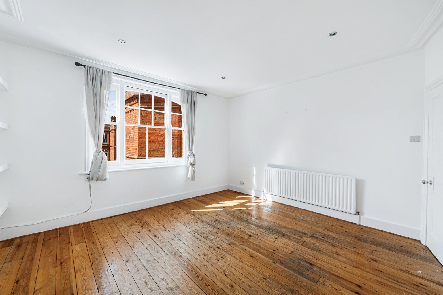 Flat Queen's Club Gardens in Greater London