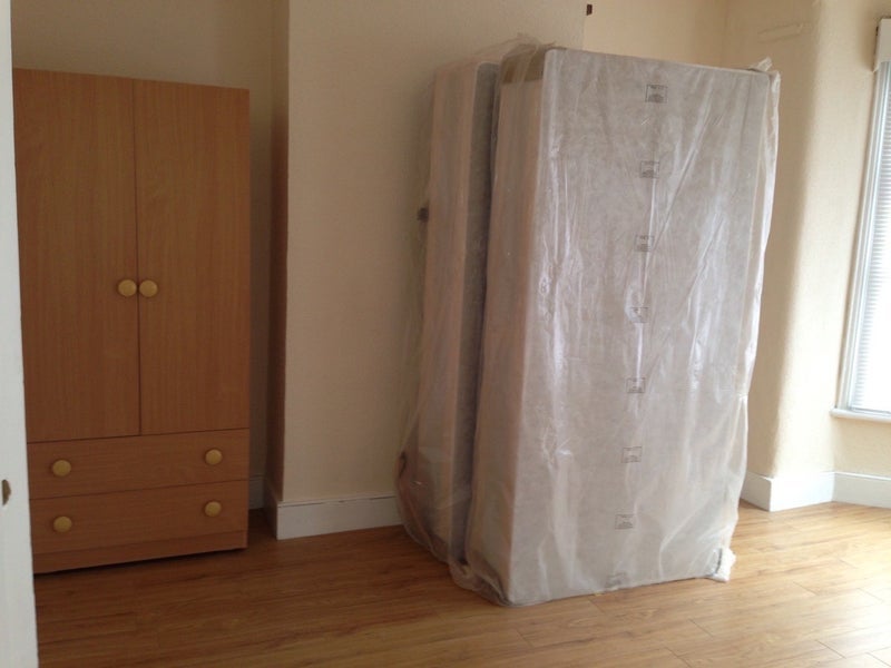 Room Central Park Road in Greater London
