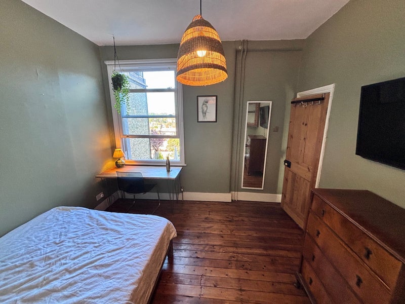 Room Victoria Road in Greater London