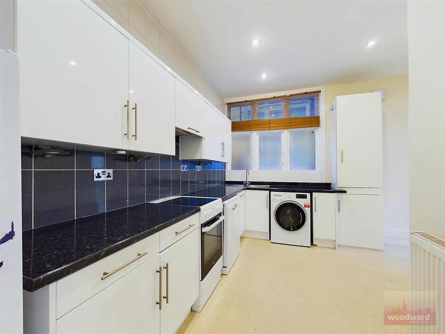Flat Whitehall Road in Greater London