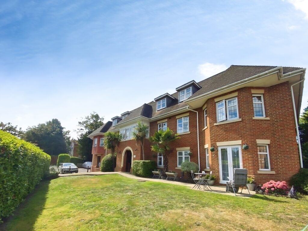 Flat Chapel Lane in Surrey Heath