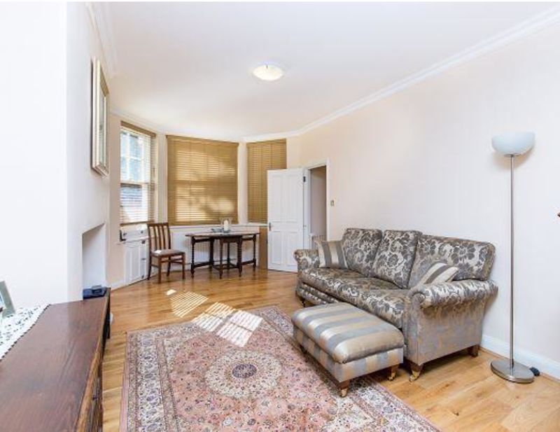 Flat Greencroft Gardens in Greater London