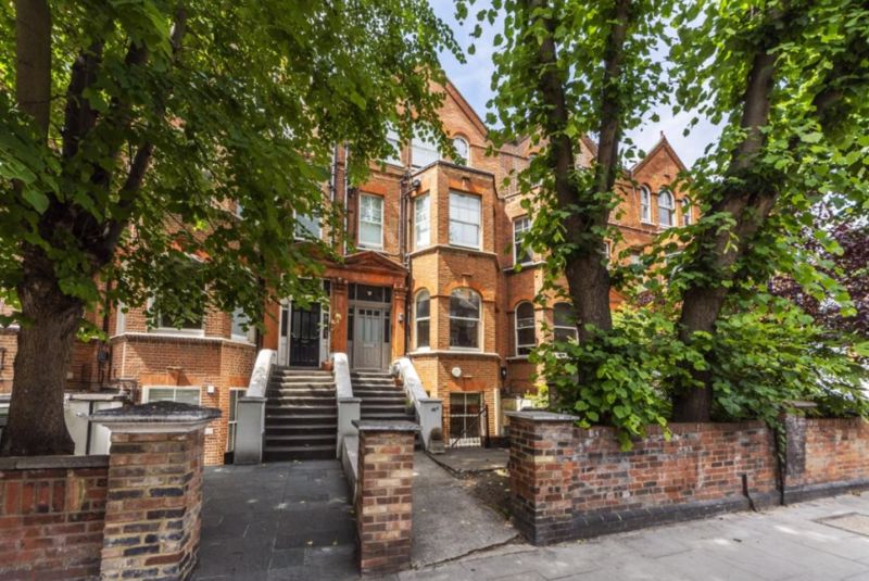 Flat Greencroft Gardens in Greater London