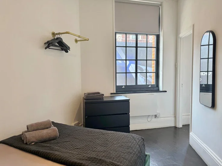 Flat Drysdale Street in Greater London