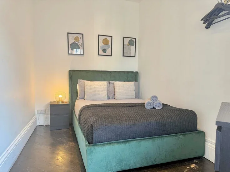 Flat Drysdale Street in Greater London