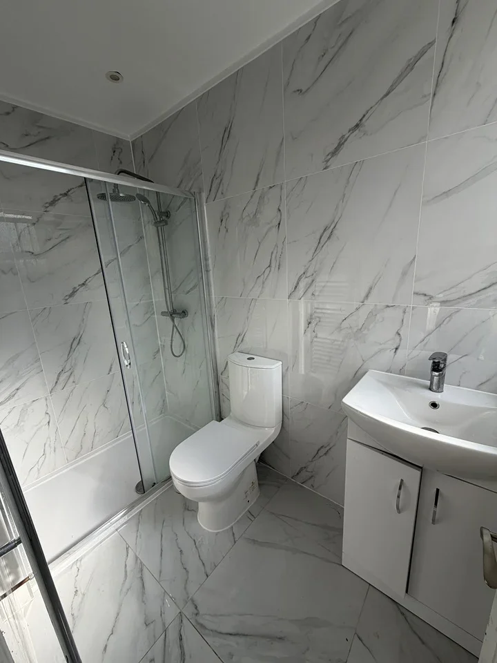 Room Neath Gardens in Greater London