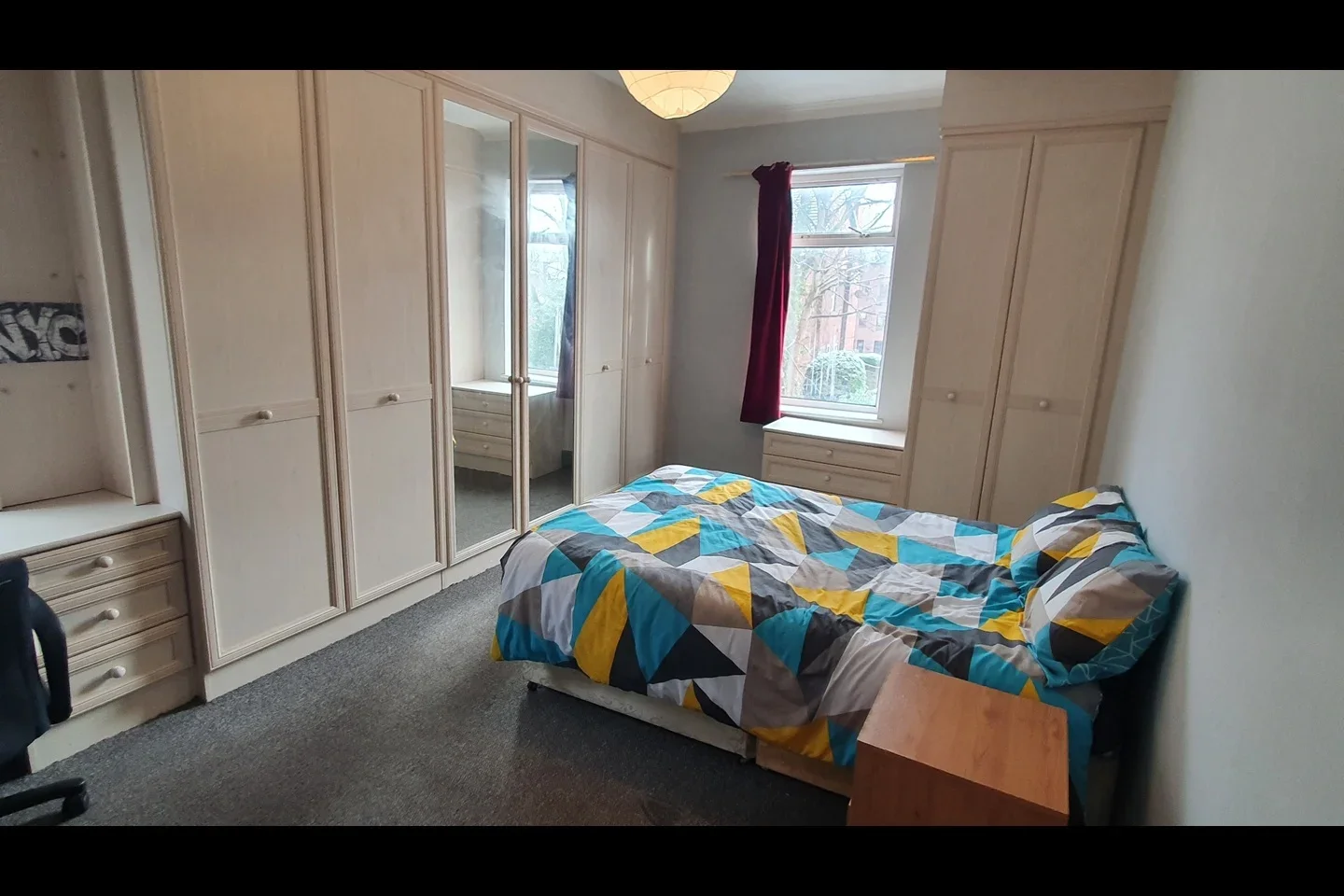 Room Burton Avenue in Manchester