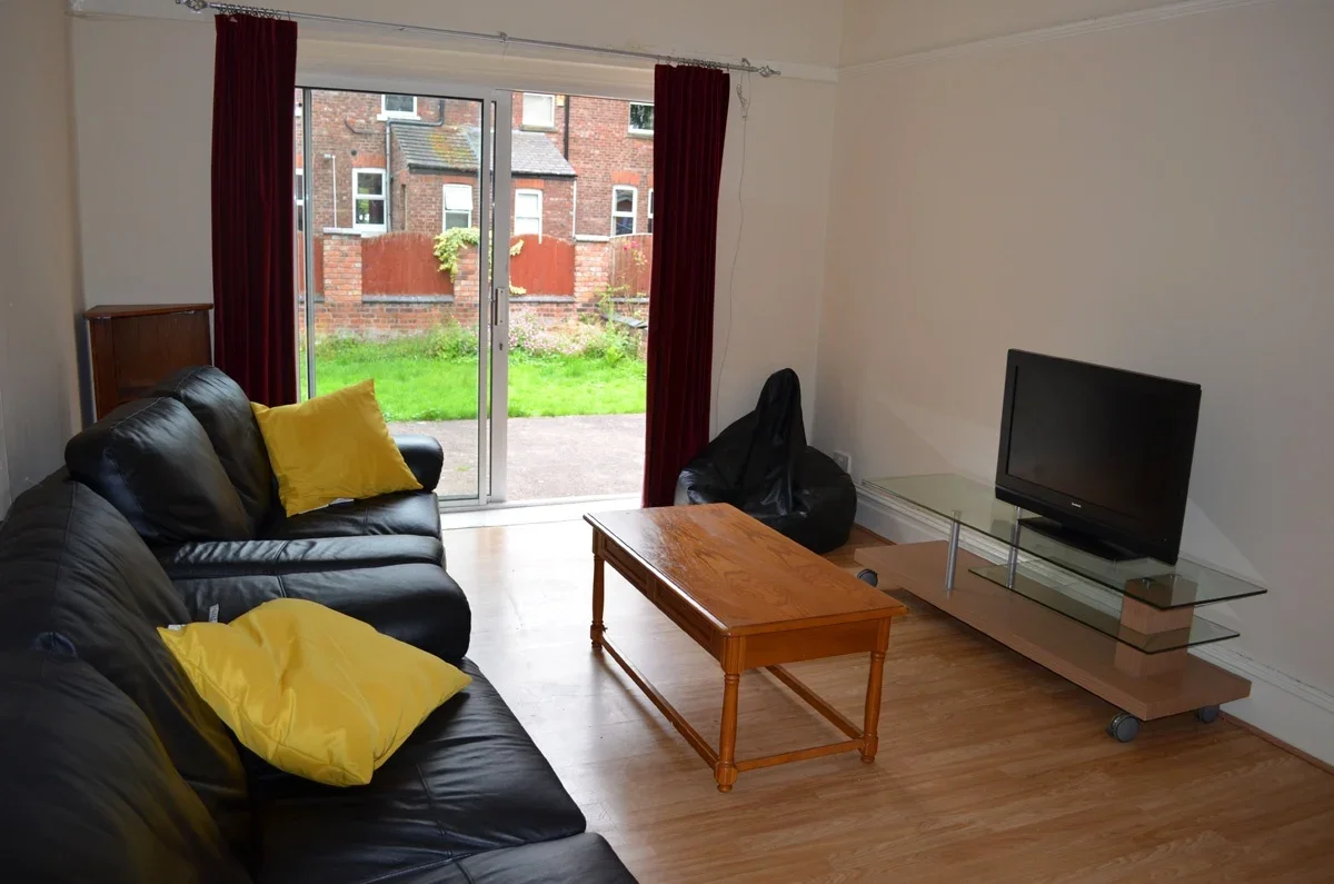 Room Burton Avenue in Manchester