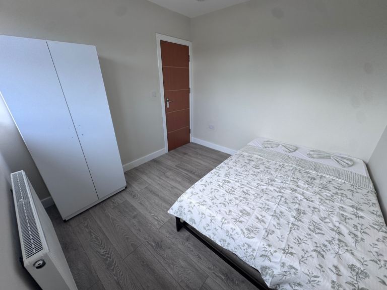 Room Marsh Lane in Greater London