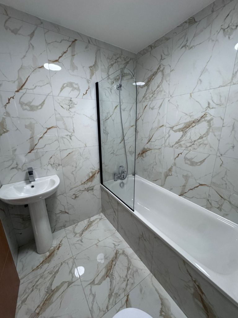 Room Marsh Lane in Greater London