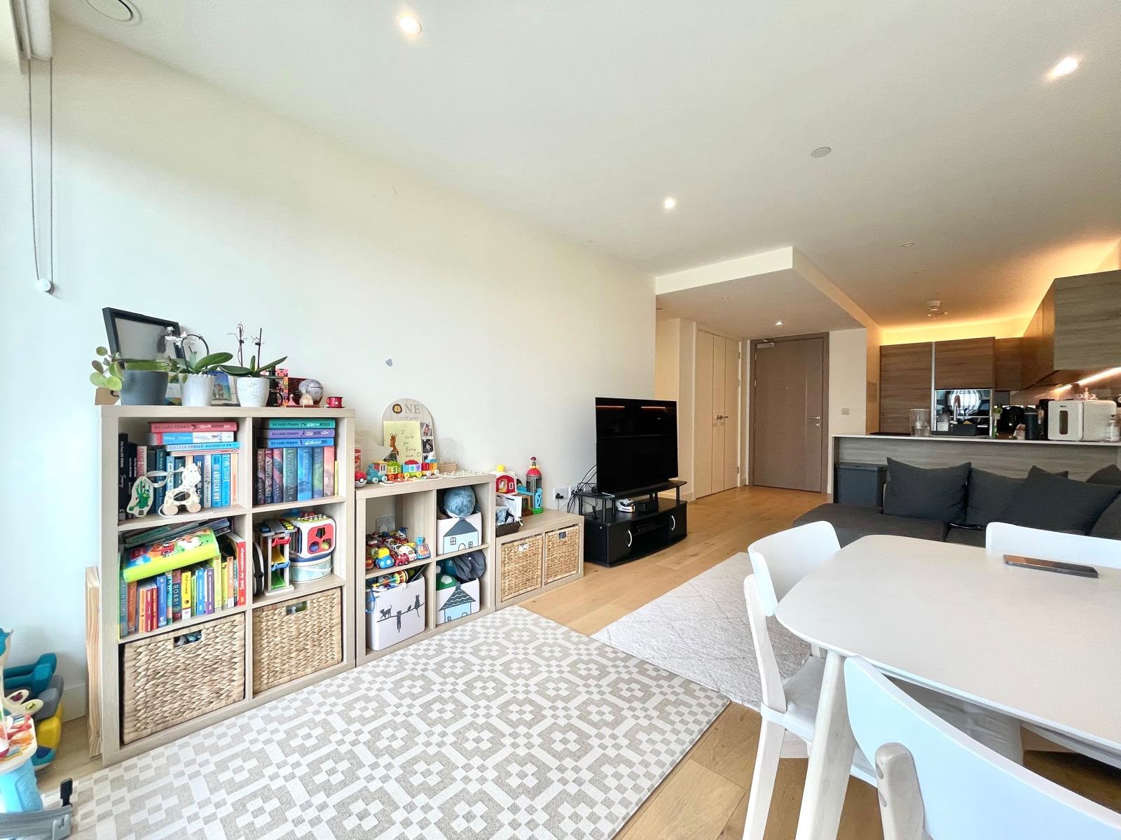 Flat Duke of Wellington Avenue in Greater London