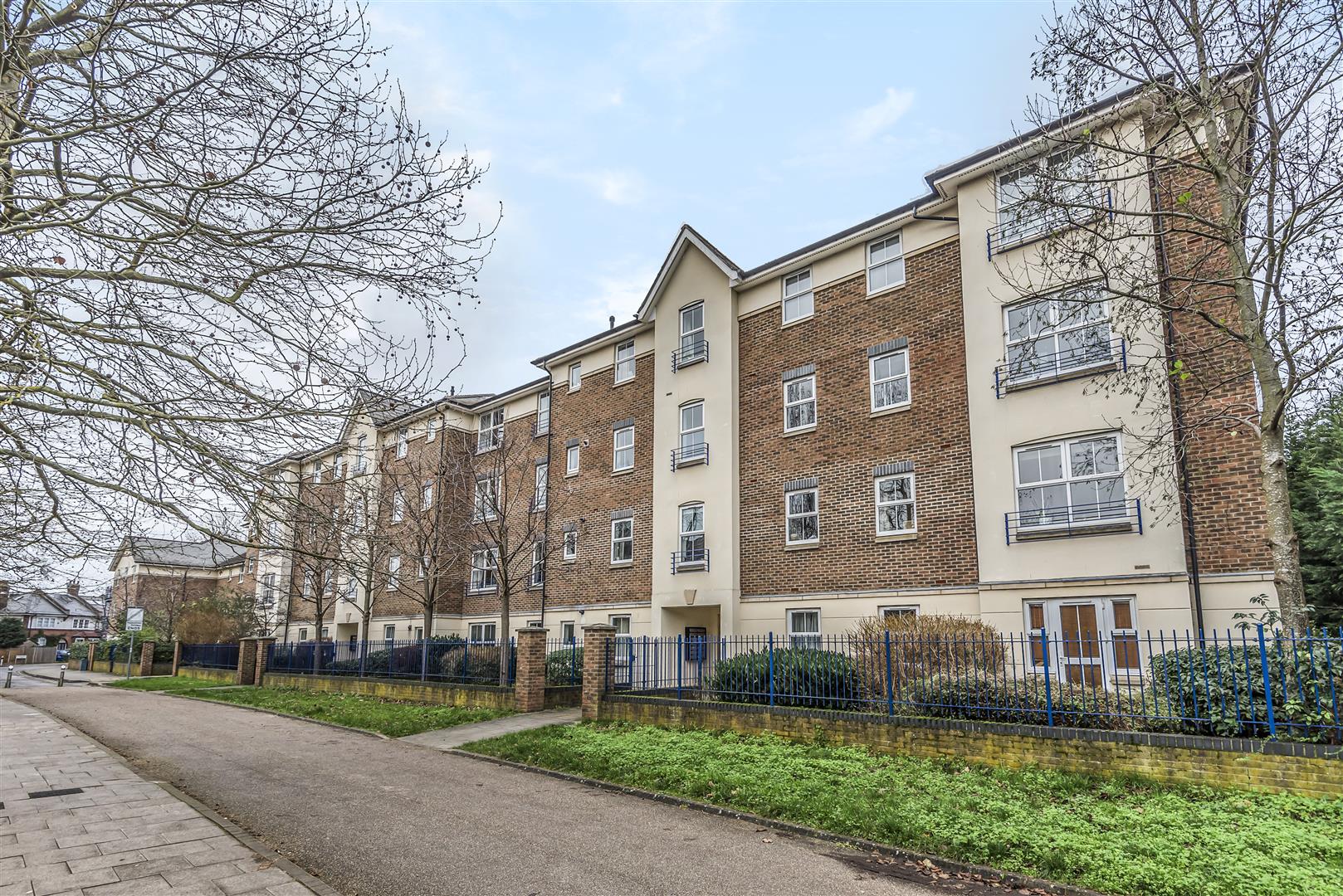 Flat Skerne Road in Greater London