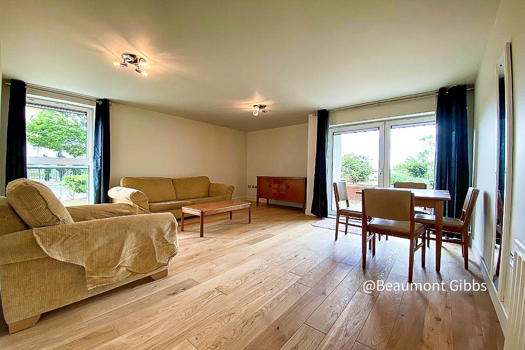 Flat Erebus Drive in Greater London