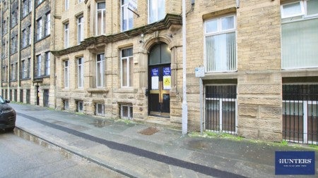 Flat Sunbridge Road in Bradford