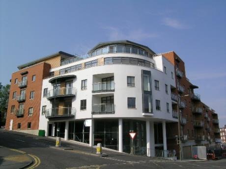 Flat Epsom Road in Guildford
