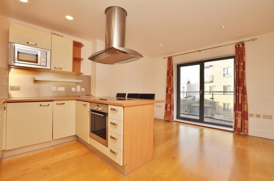 Flat Epsom Road in Guildford
