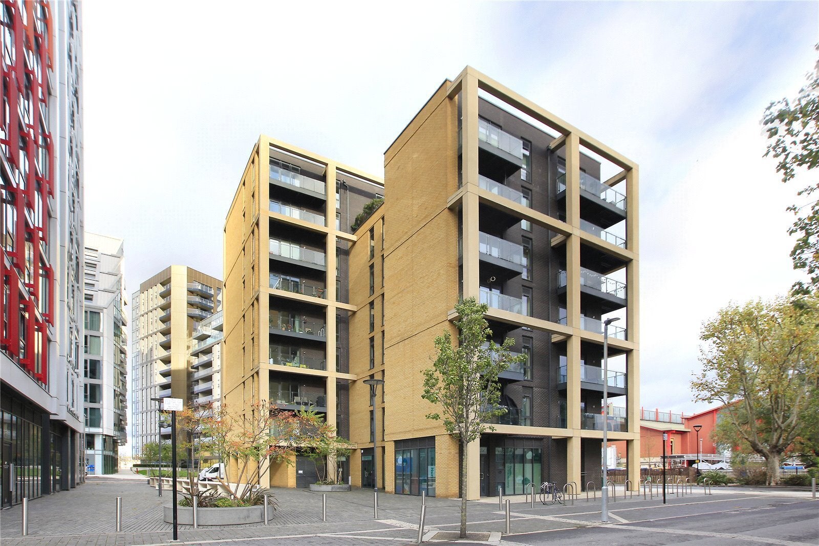 Flat Enterprise Way in Greater London