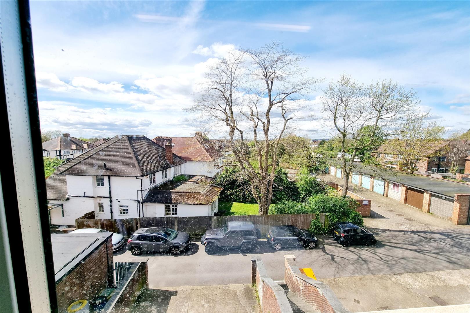 Flat Cockfosters Road in Greater London