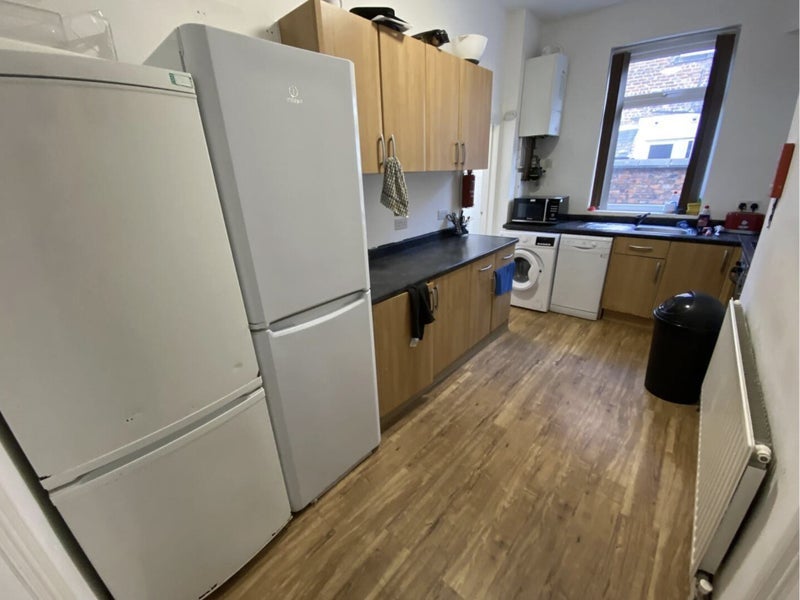 Room Belgrave Avenue in Manchester