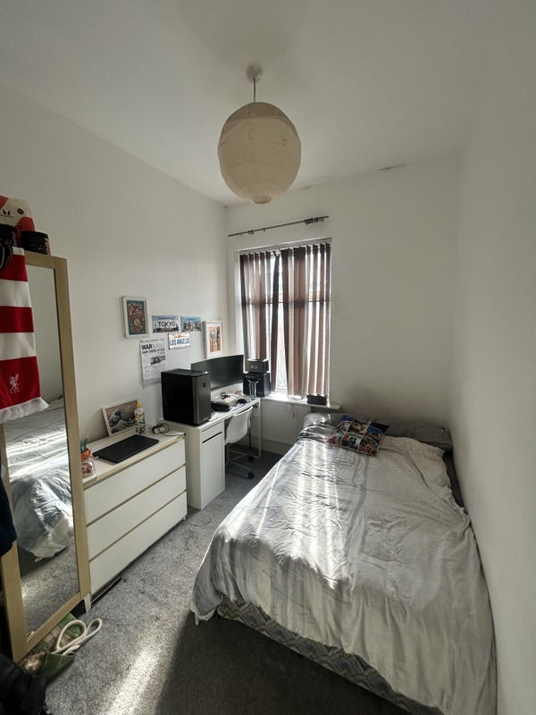 Room Belgrave Avenue in Manchester