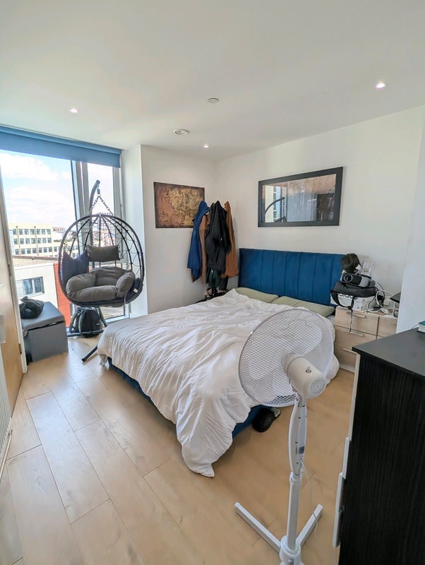 Room High Street in Greater London