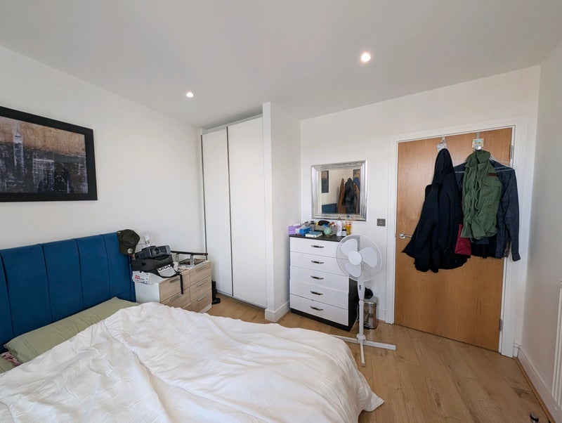 Room High Street in Greater London