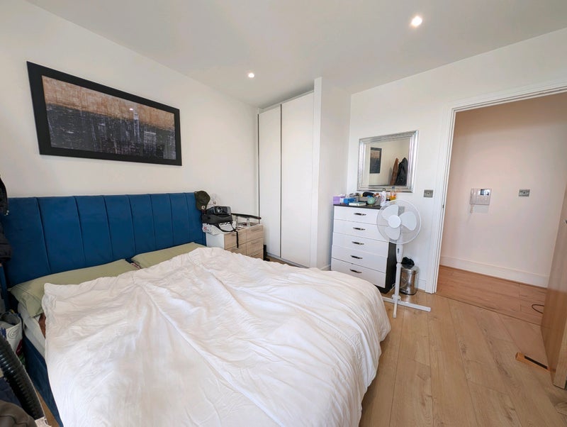 Room High Street in Greater London