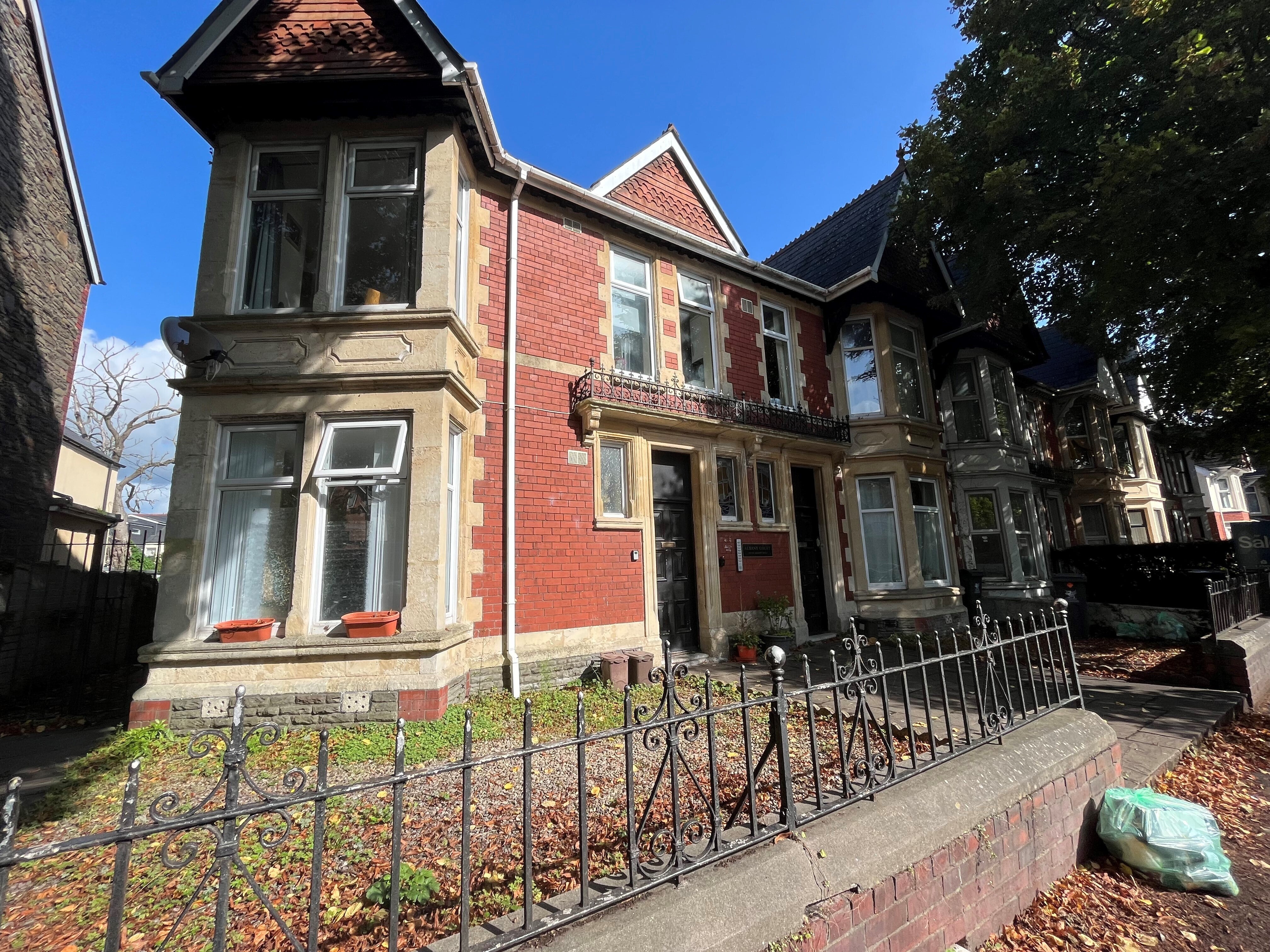 Flat Albany Road in Cardiff