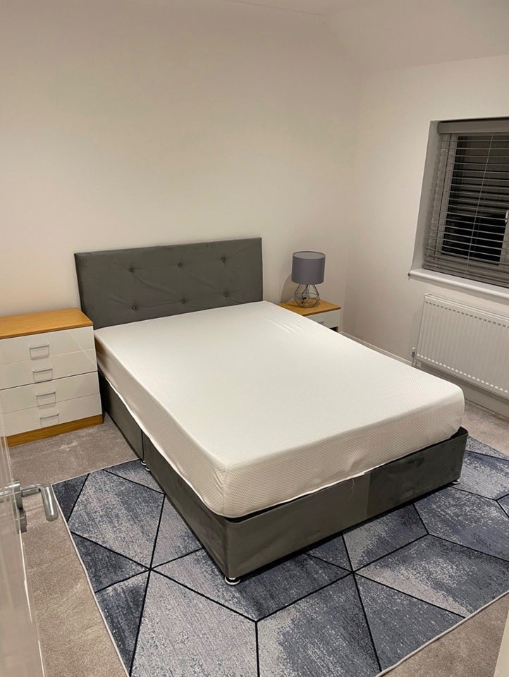 Room Oakdene Road in Watford