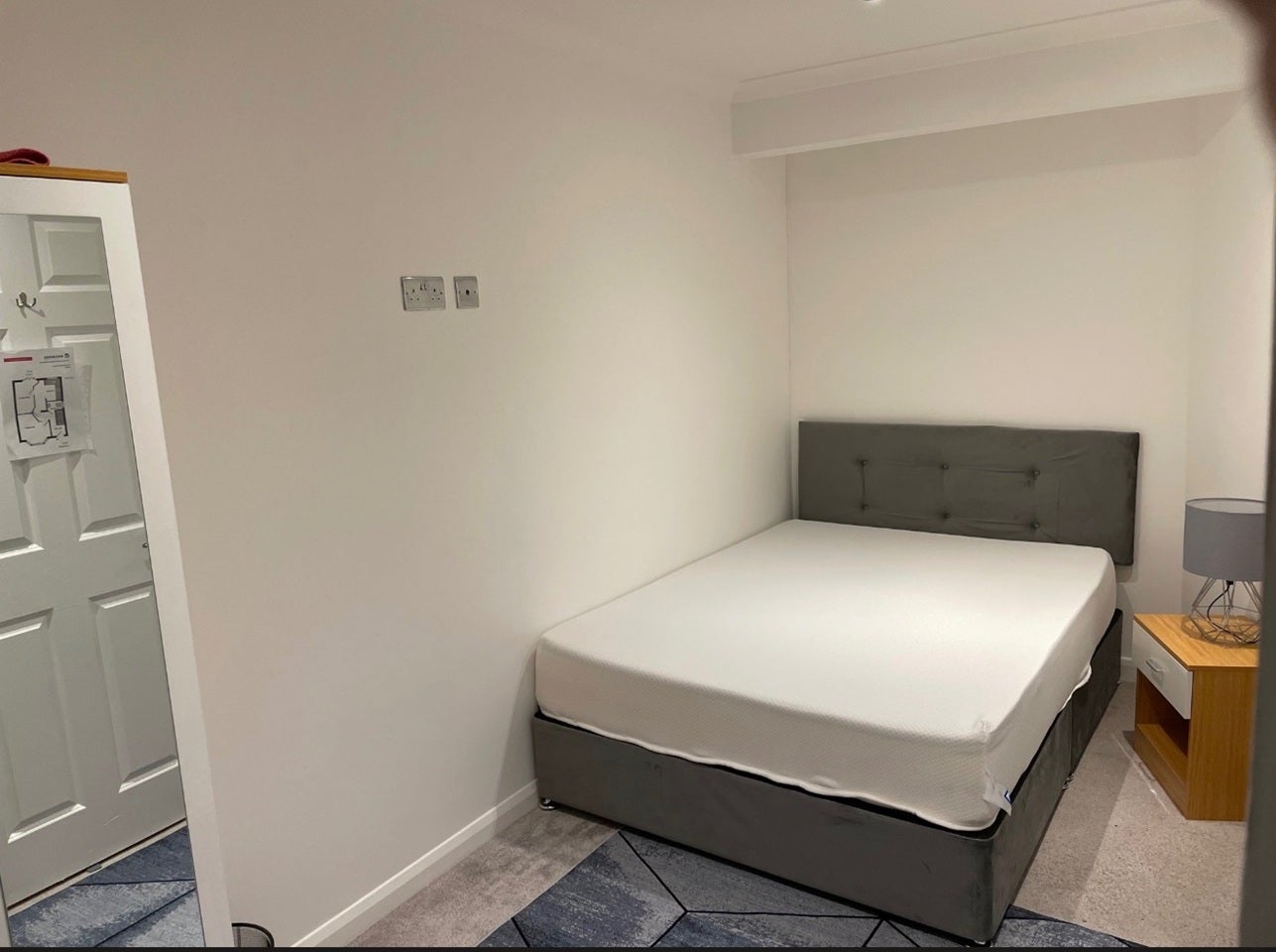 Room Oakdene Road in Watford