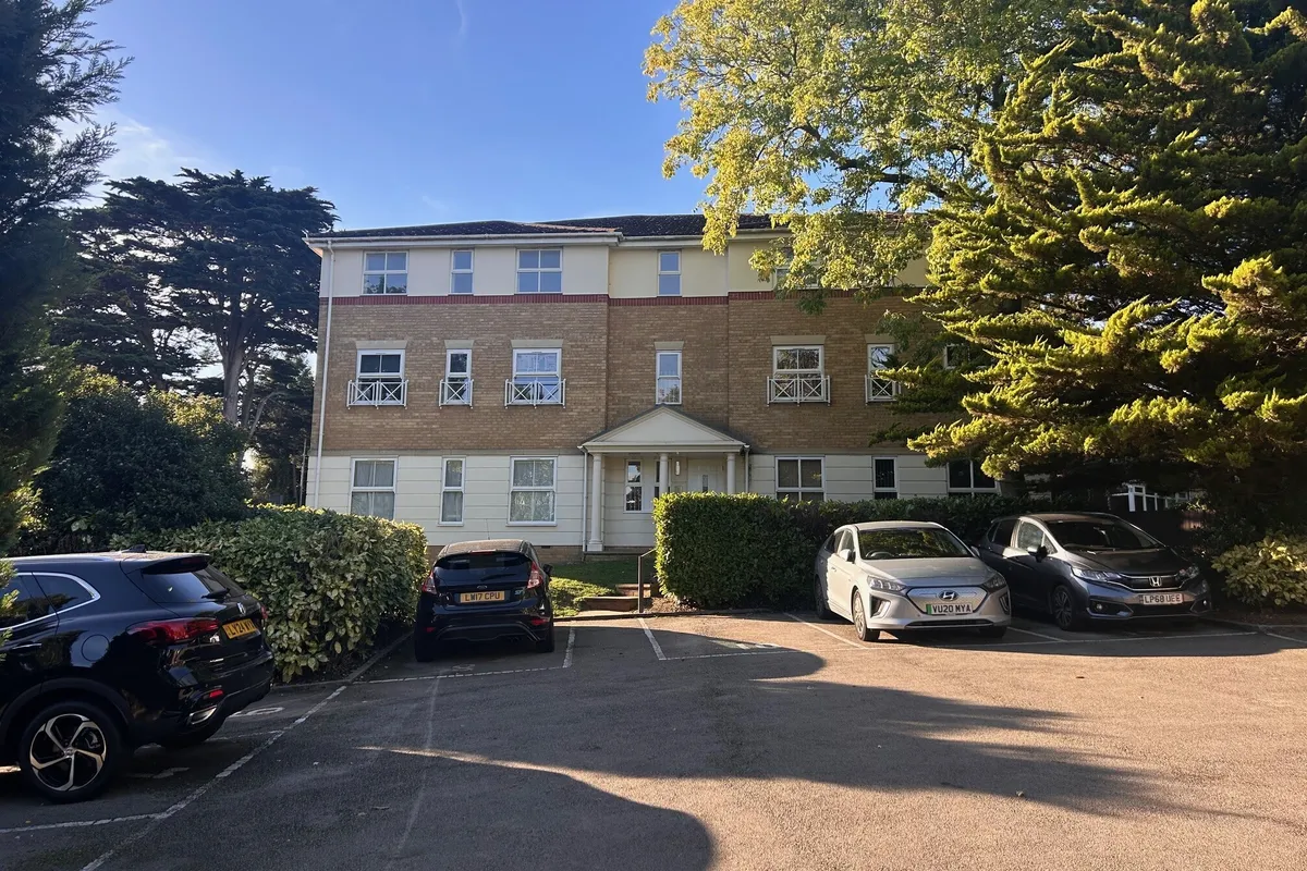 Flat Exchange Road in Watford
