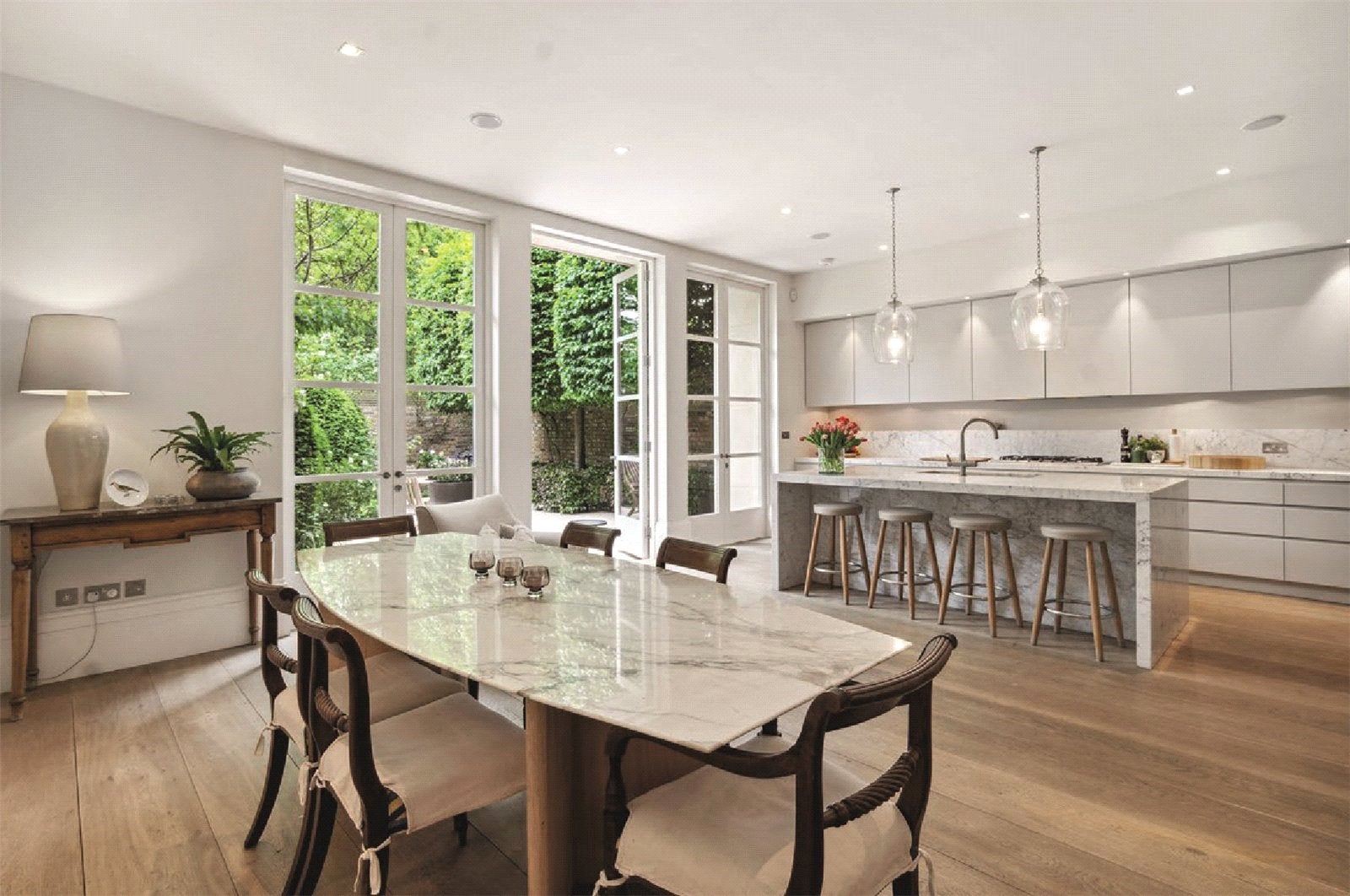 House Hurlingham Road in Greater London