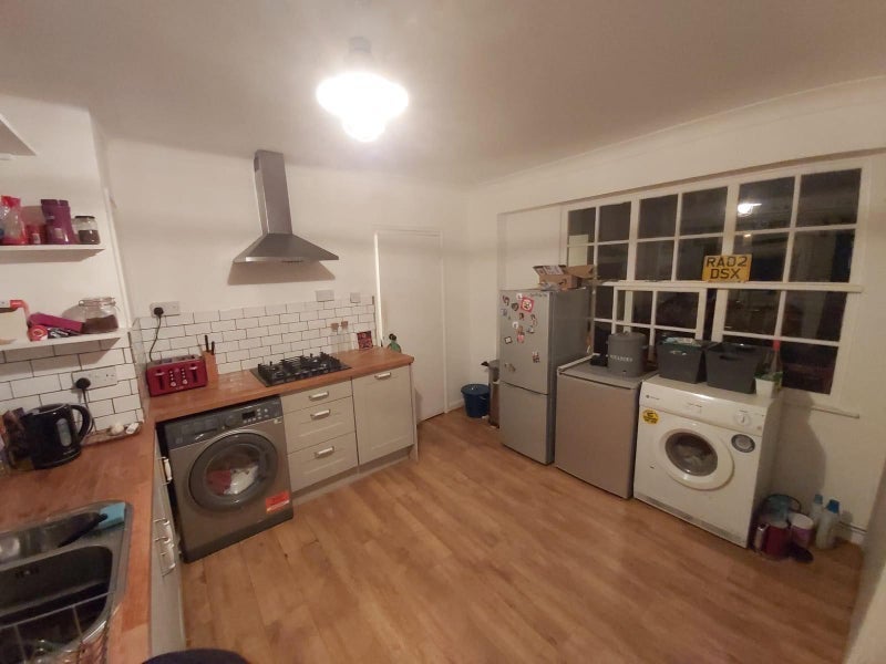 Room Mottingham Road in Greater London
