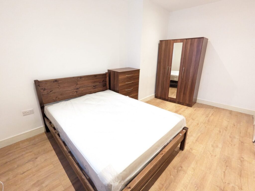 Flat Ellis Close in Greater London