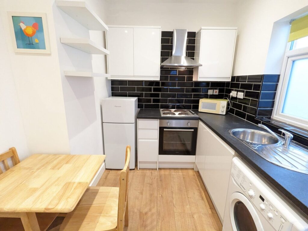 Flat Ellis Close in Greater London