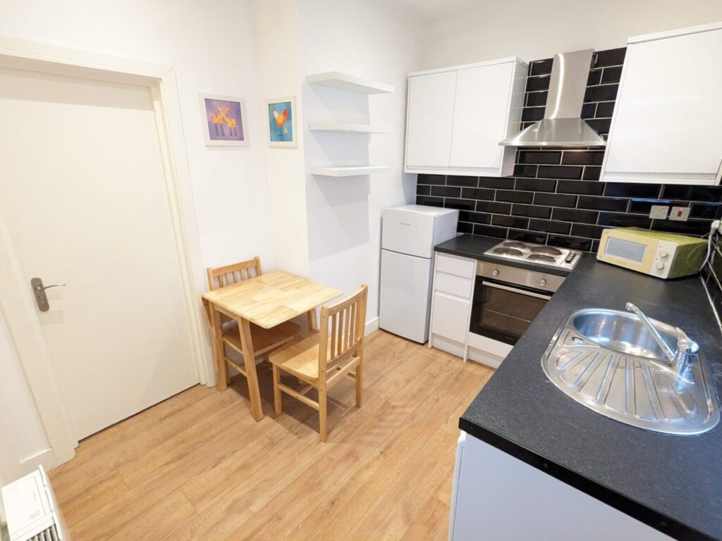 Flat Ellis Close in Greater London
