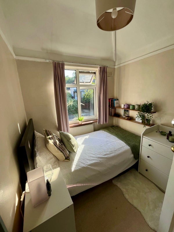 Room Cliffview Road in Greater London