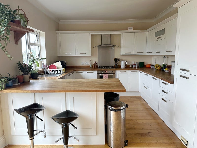 Room Cliffview Road in Greater London