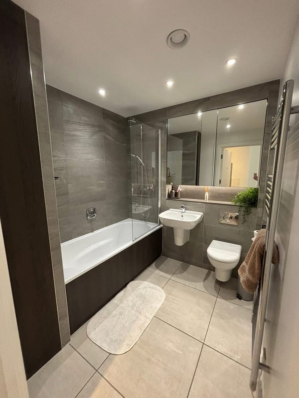 Room Lockside Lane in Salford