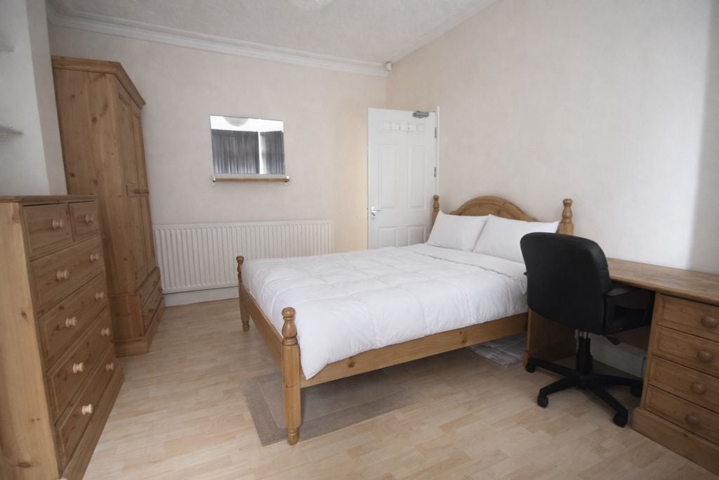 Room Elmsthorpe Avenue in Nottingham