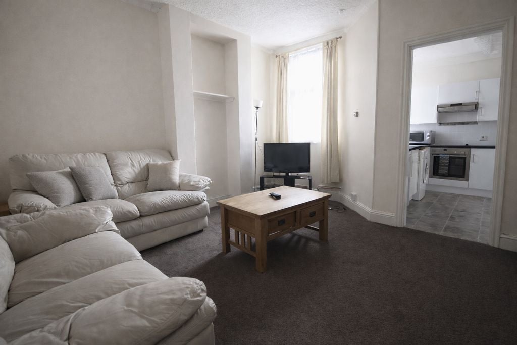 Room Elmsthorpe Avenue in Nottingham