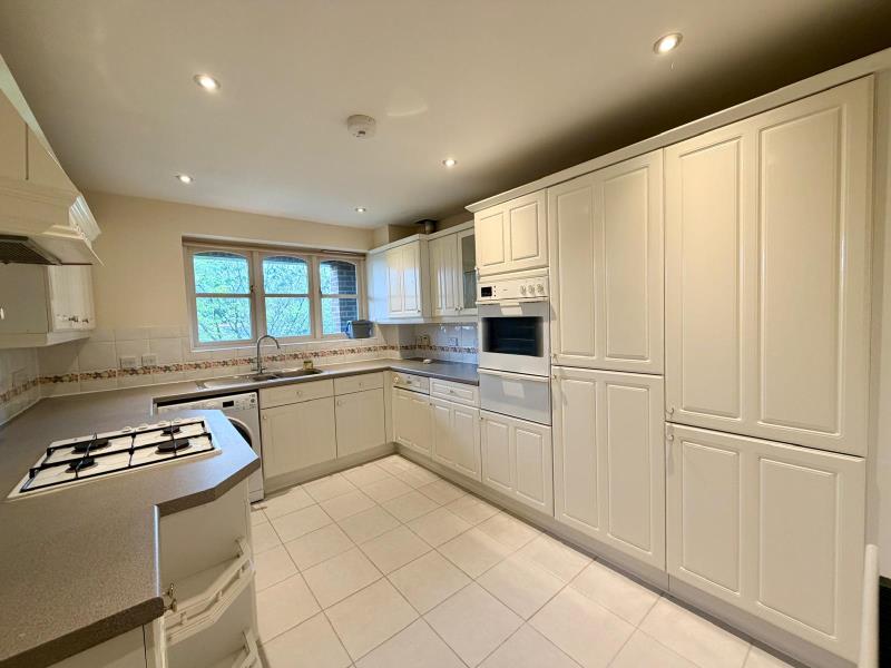 Flat Watford Road in Greater London