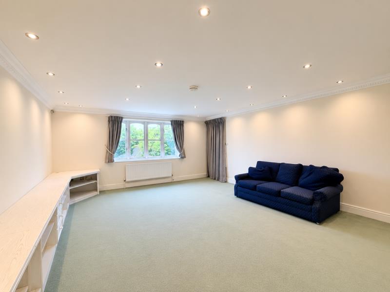 Flat Watford Road in Greater London