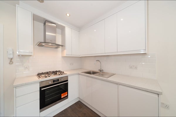 Flat Dermody Road in London